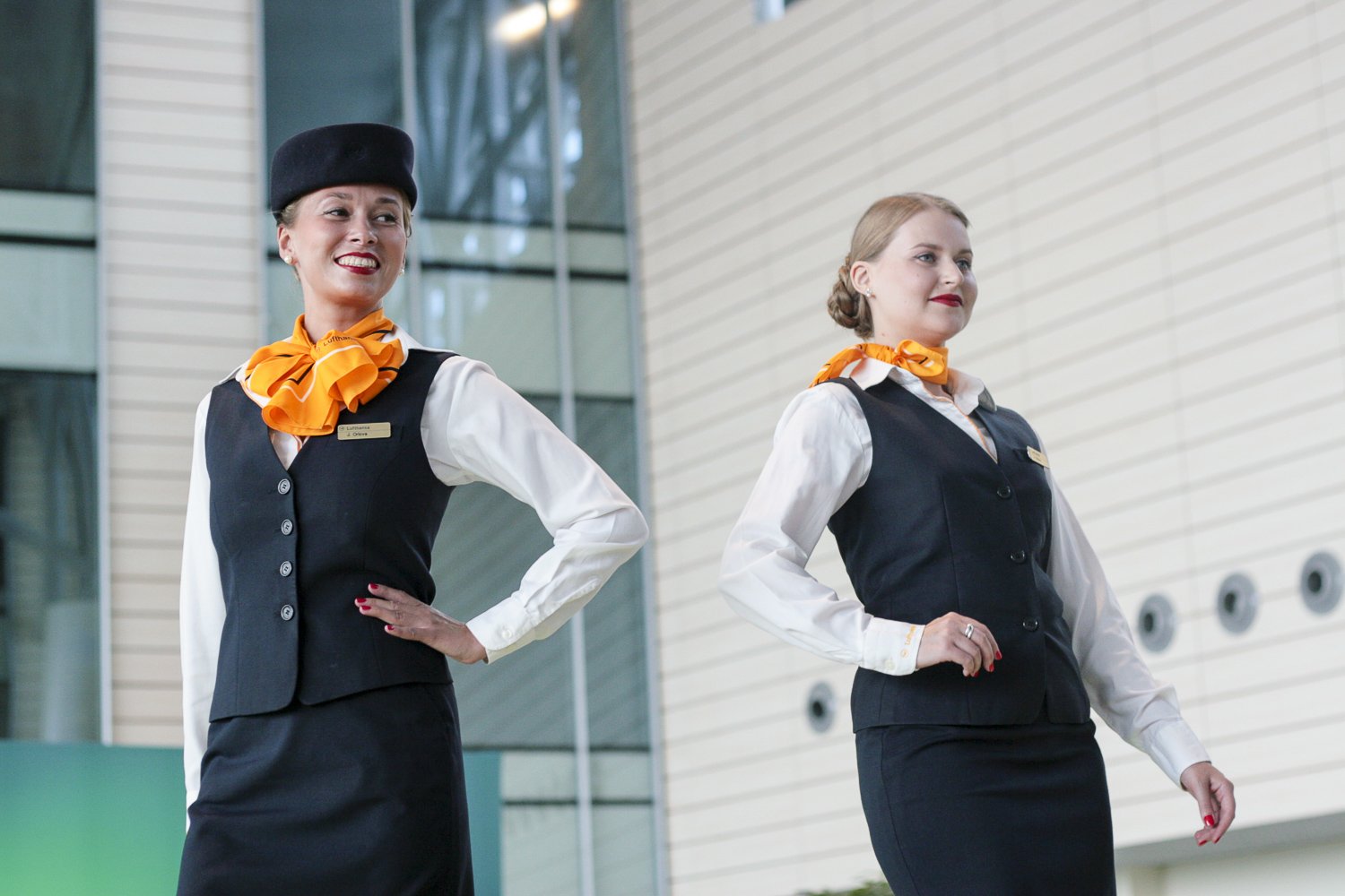 Почему фирменная одежда выгодно отличит ваш бренд?